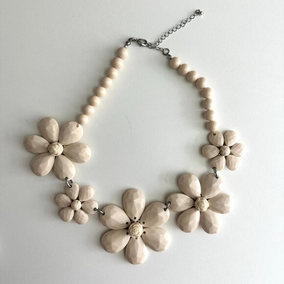 Jewelry - STUNNING VINTAGE  Statement Flower Necklace